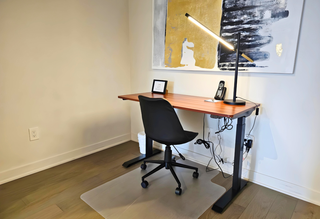 TDC2 1809 - Office desk & Chair